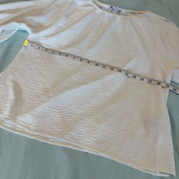 Calvin Klein Women's Medium Cold Shoulder White Blouse. Crushed Textured Fabric. - Picture 3 of 10